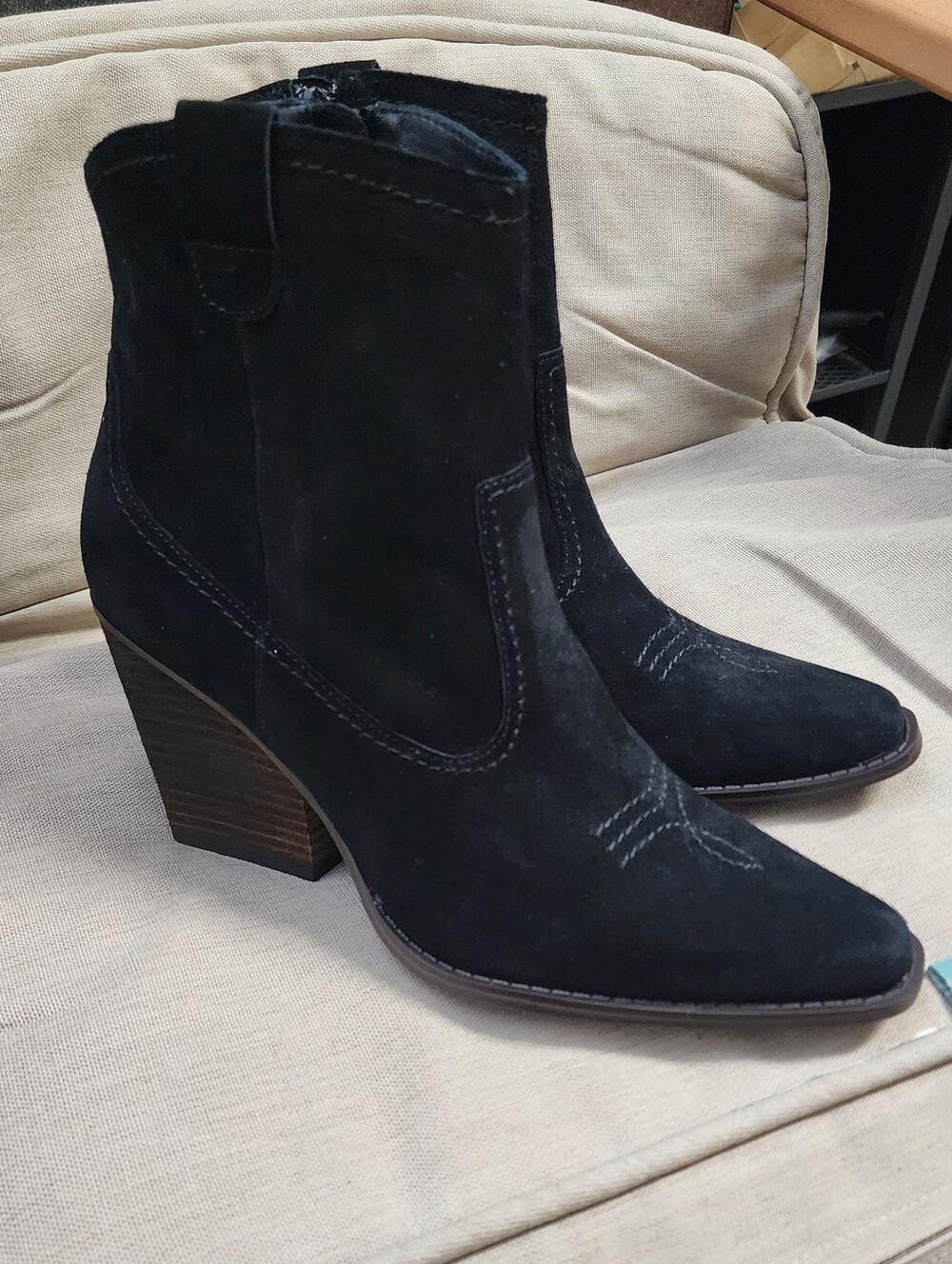 **NEW** CHINESE LAUNDRY Corinna Suede Western Bootie Size 9